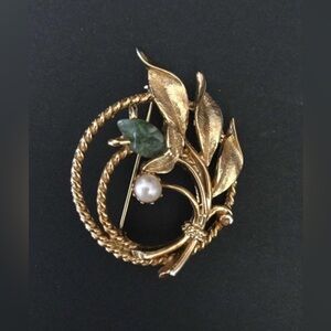 Vintage Round Gold Toned Brooch - Green And Faux Pearl Signed Sarah Coventry
